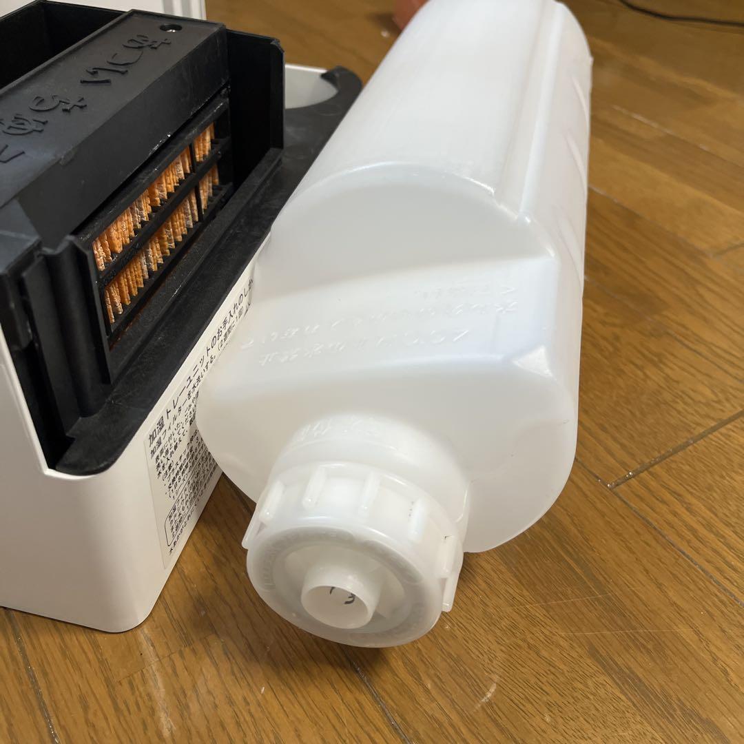 シャープ　加湿セラミックファンヒーター　HX-H120-W