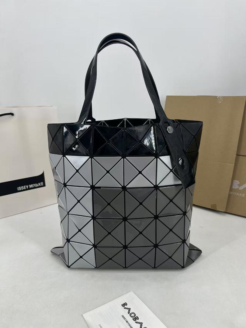 ⭐️新品未使用⭐️　プリーツプリーズ　イッセイミヤケ　ハンドバッグ　希少モデル