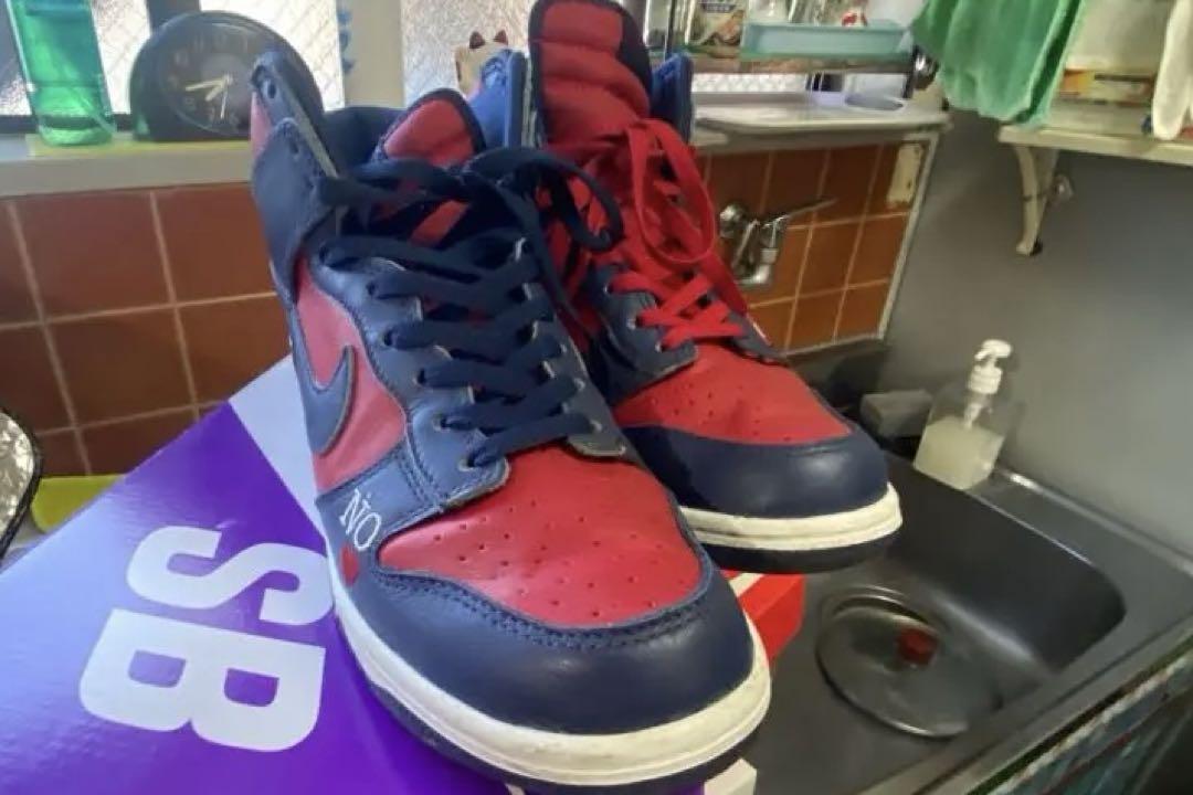 NIKEエアージョウダンスュプリームコラボです。