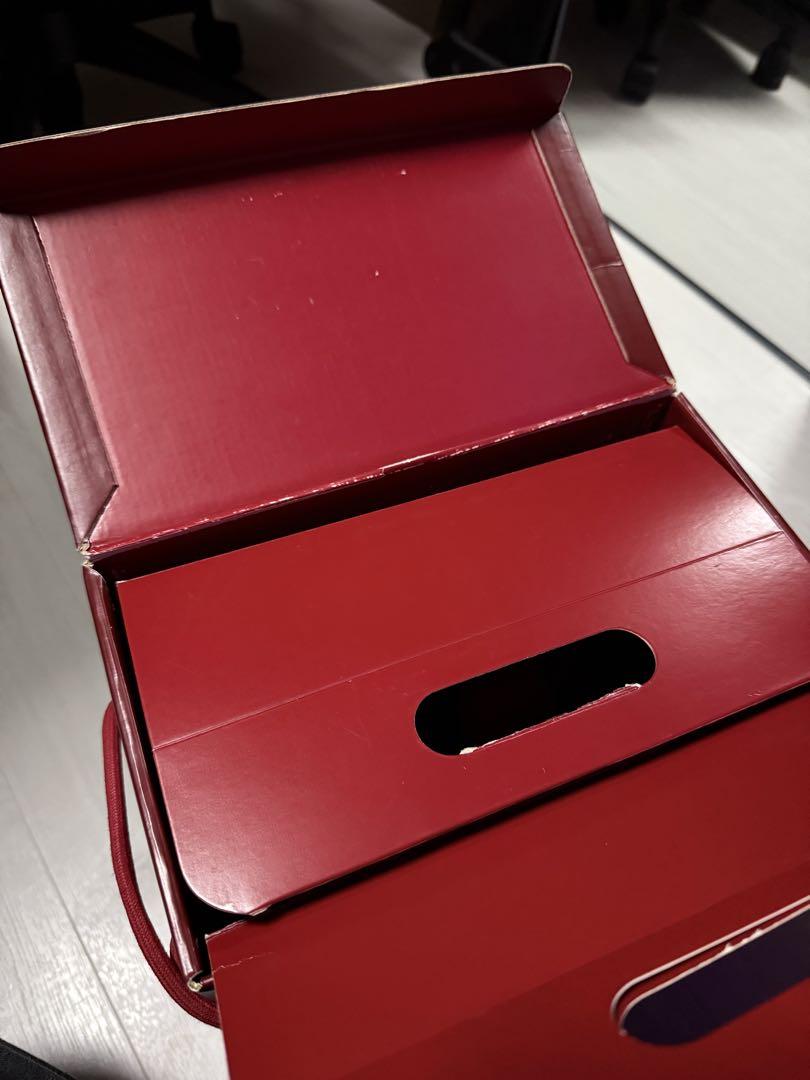観音開きのケースと空き瓶のセット