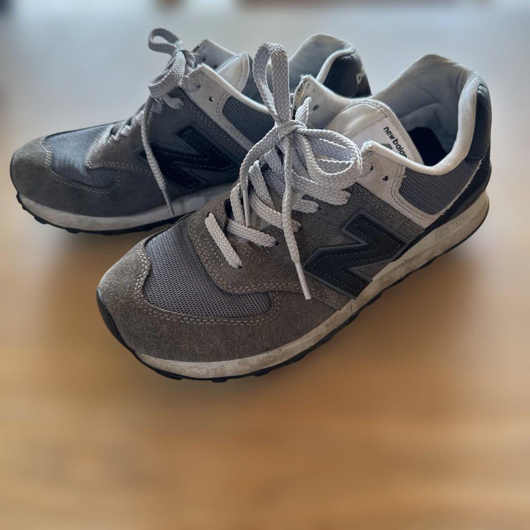 美品New Balance 574 ブラック/グレー スニーカー　5回程使用 NEW BALANCE 574 グレー/ブラック スニーカー - メルカリ