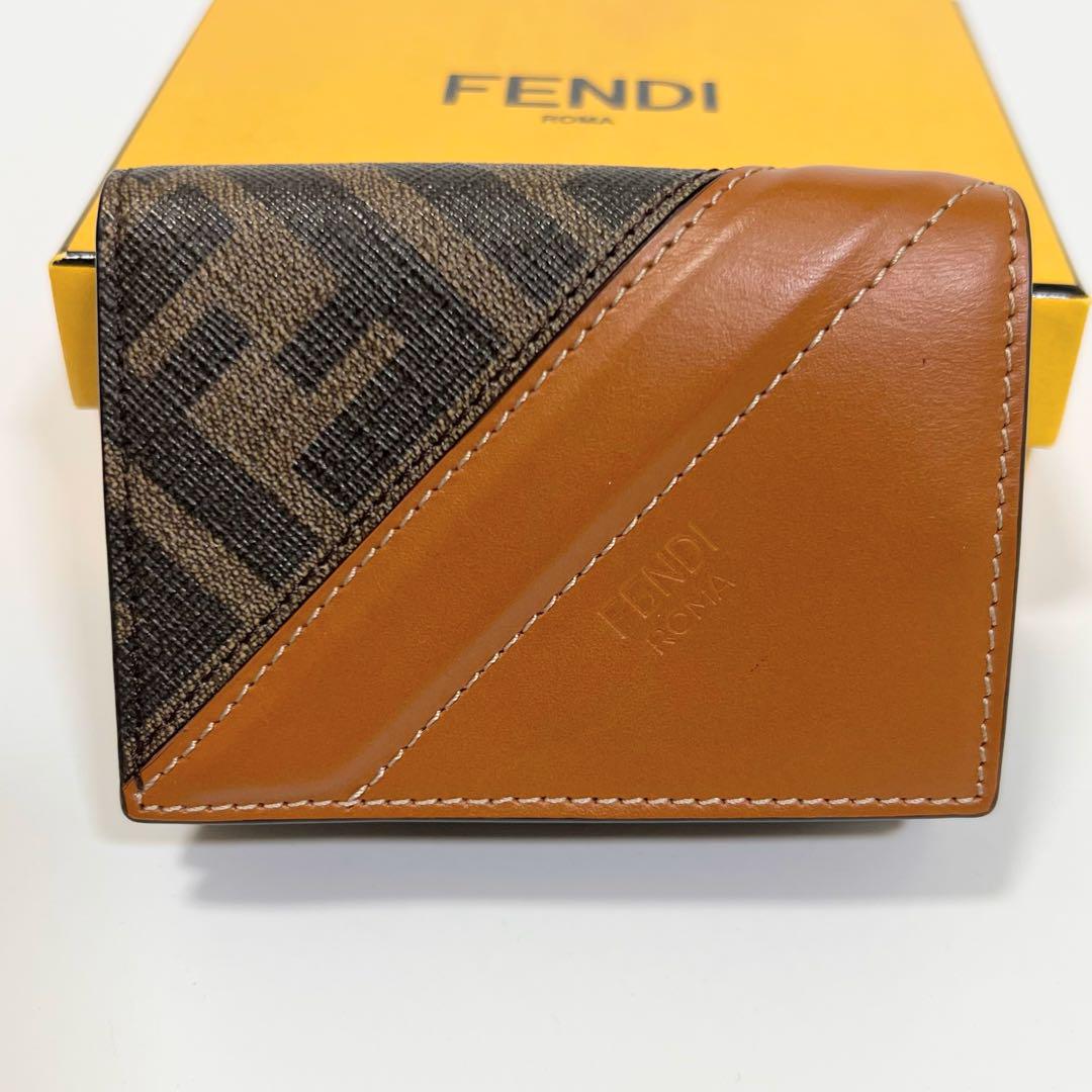 未使用☆付属品完備 FENDI 三つ折り財布 ズッカ柄×レザー PVC 総柄