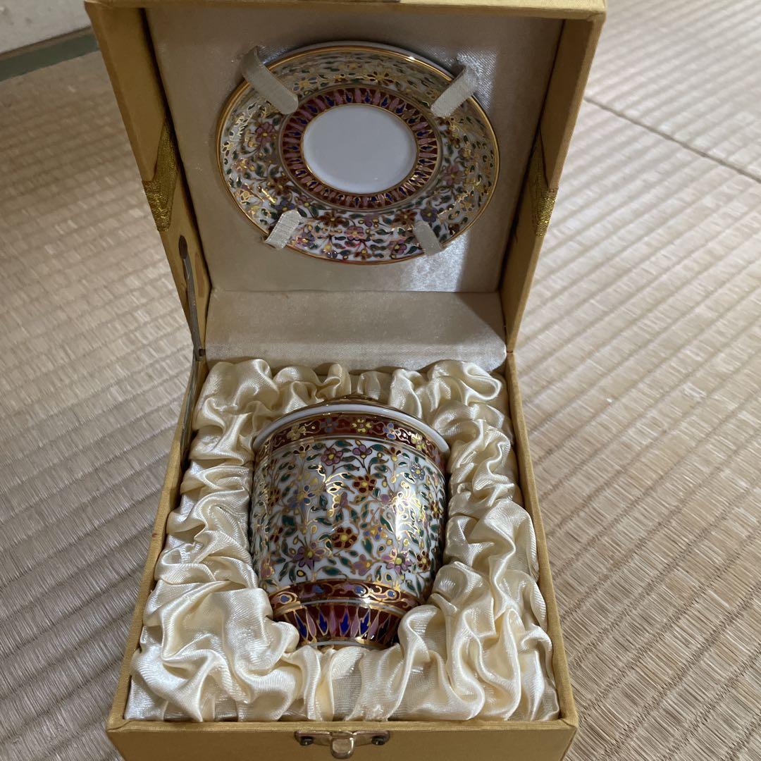 花柄金彩装飾カップ＆ソーサーセット　DONKAIDEE タイ高級陶器　箱付き