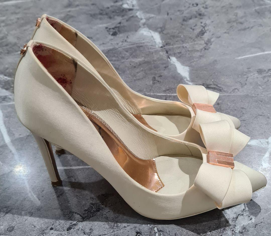 TED BAKER テッドベーカー オフホワイト　パンプス ハイヒール