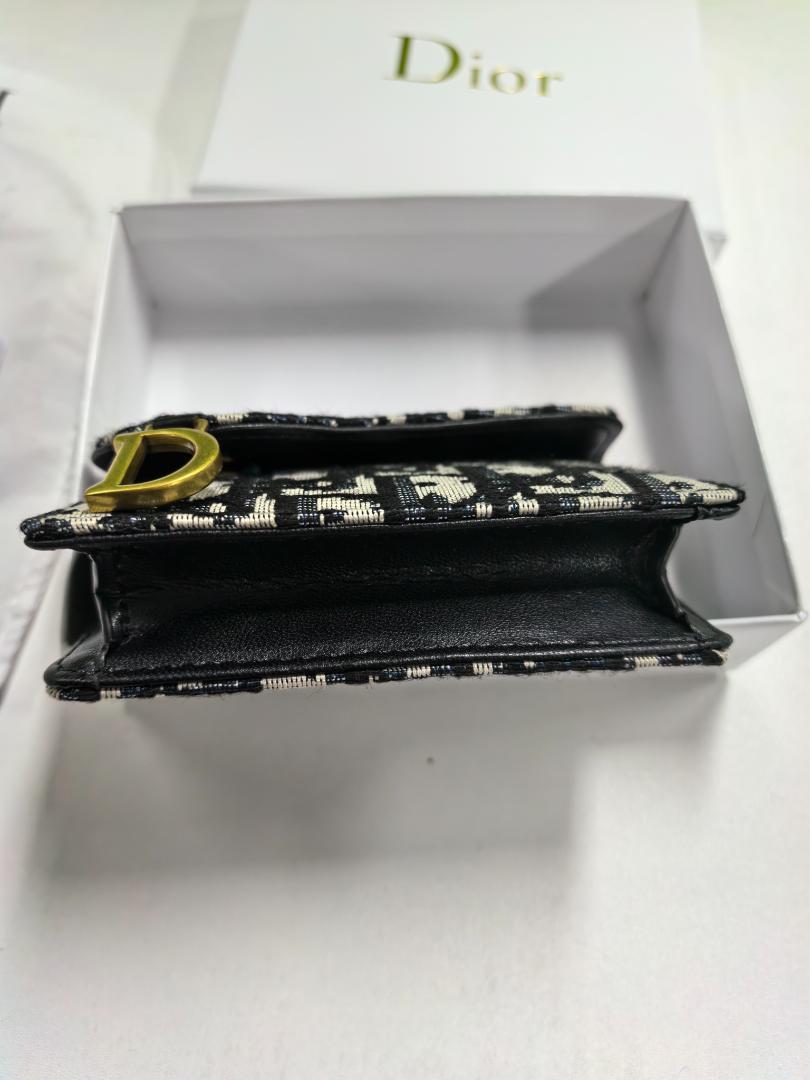 二つ折り財布