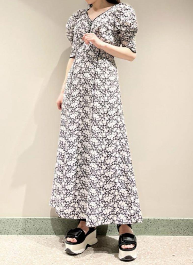 美品 snidelスナイデル Sustainableバリエプリントワンピース花