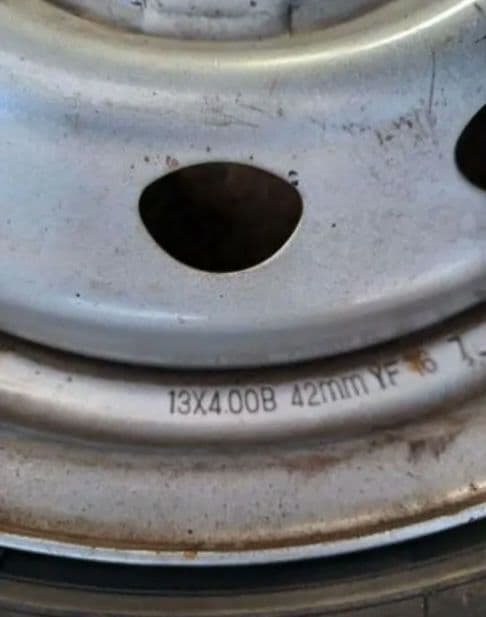 80R13やや傷や汚れあり