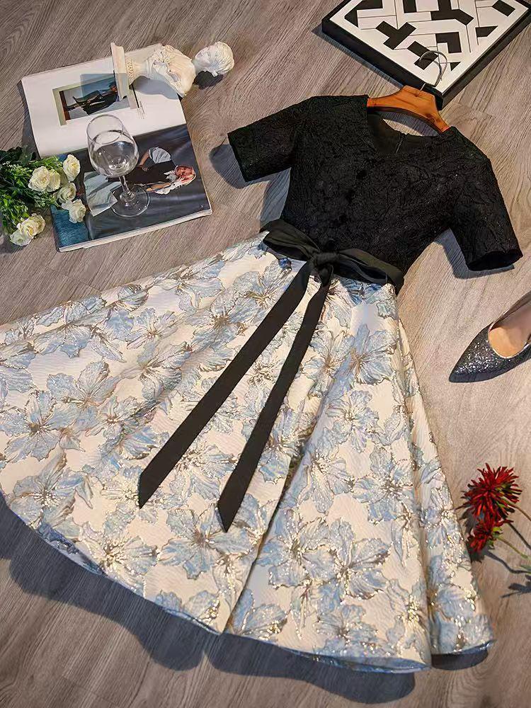 黒と白の花柄 ドレス