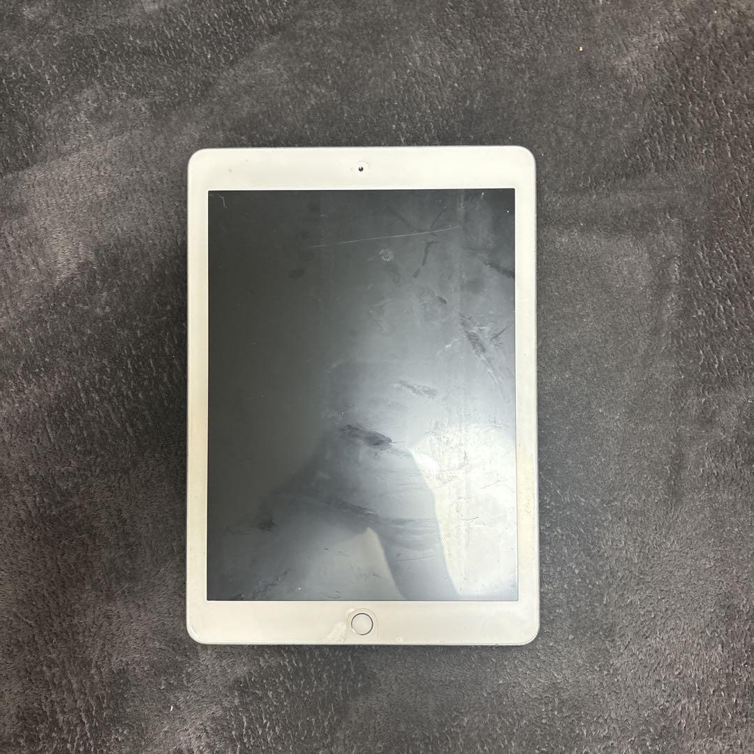 iPad 第6世代　32GB シルバー