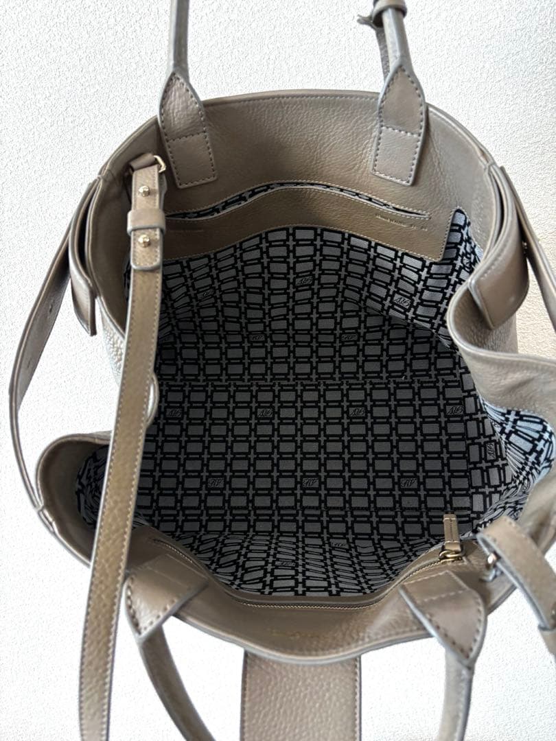 滝沢眞規子さん愛用　ロジェヴィヴィエ　バック　ピルグリム