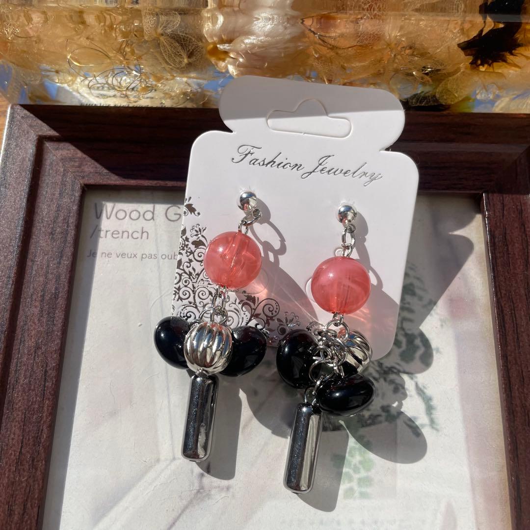Black×pink系 ハンドメイドピアス