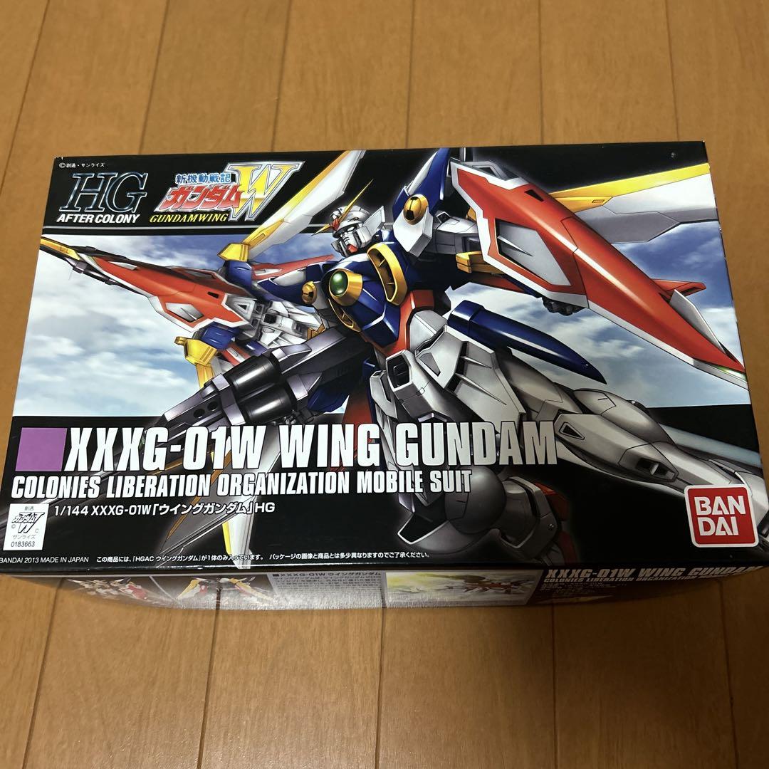 XXXG-01W ウィングガンダム と
 HGAC ウイングガンダムゼロ