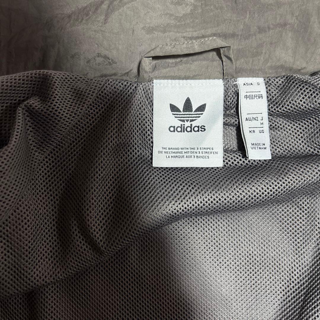 【正規品】レアル・マドリード adidas グレー ナイロンジャケット M 【正規品】レアル・マドリード adidas グレー ナイロンジャケット M