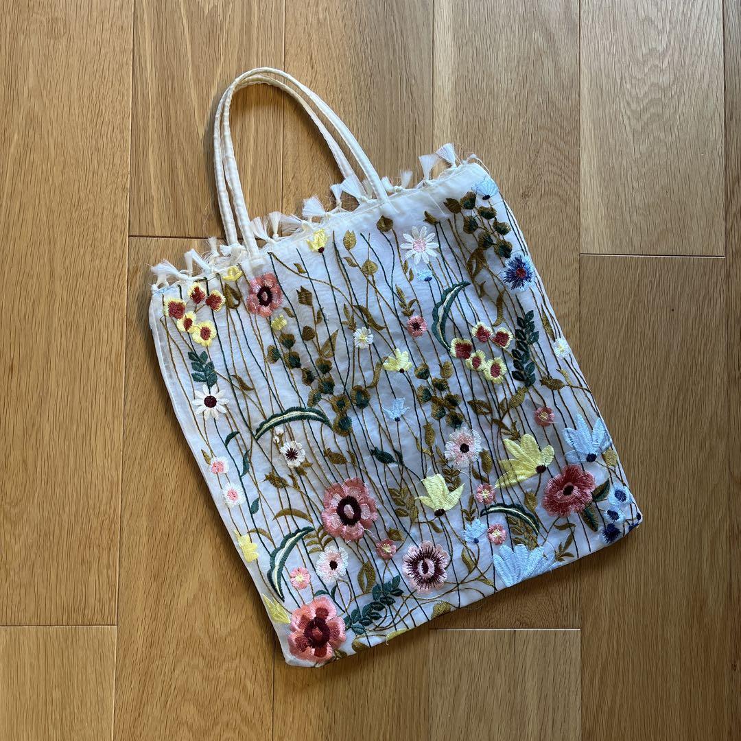 ZARAフラワー刺繍バッグ - メルカリ