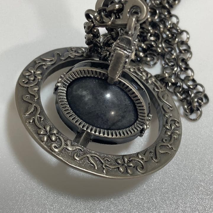 ヴィヴィアン オーナメンタルオーブネックレス ブラックマーブル