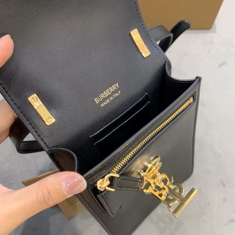 BURBERRY ブラックレザー ショルダーバッグ - メルカリ