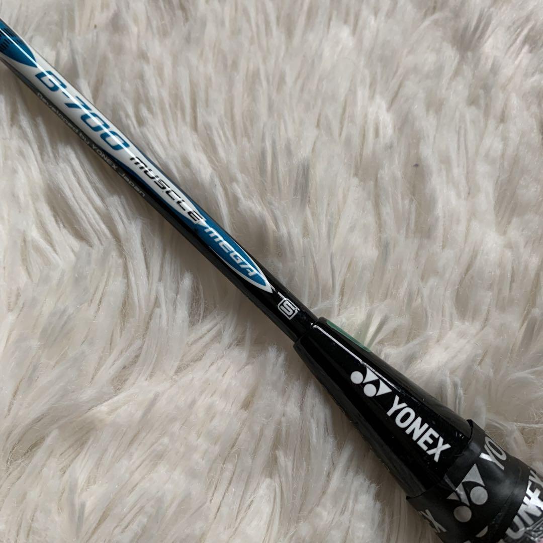 【美品】ヨネックス　バドミントン　マッスルメガ　B 700　ラケット