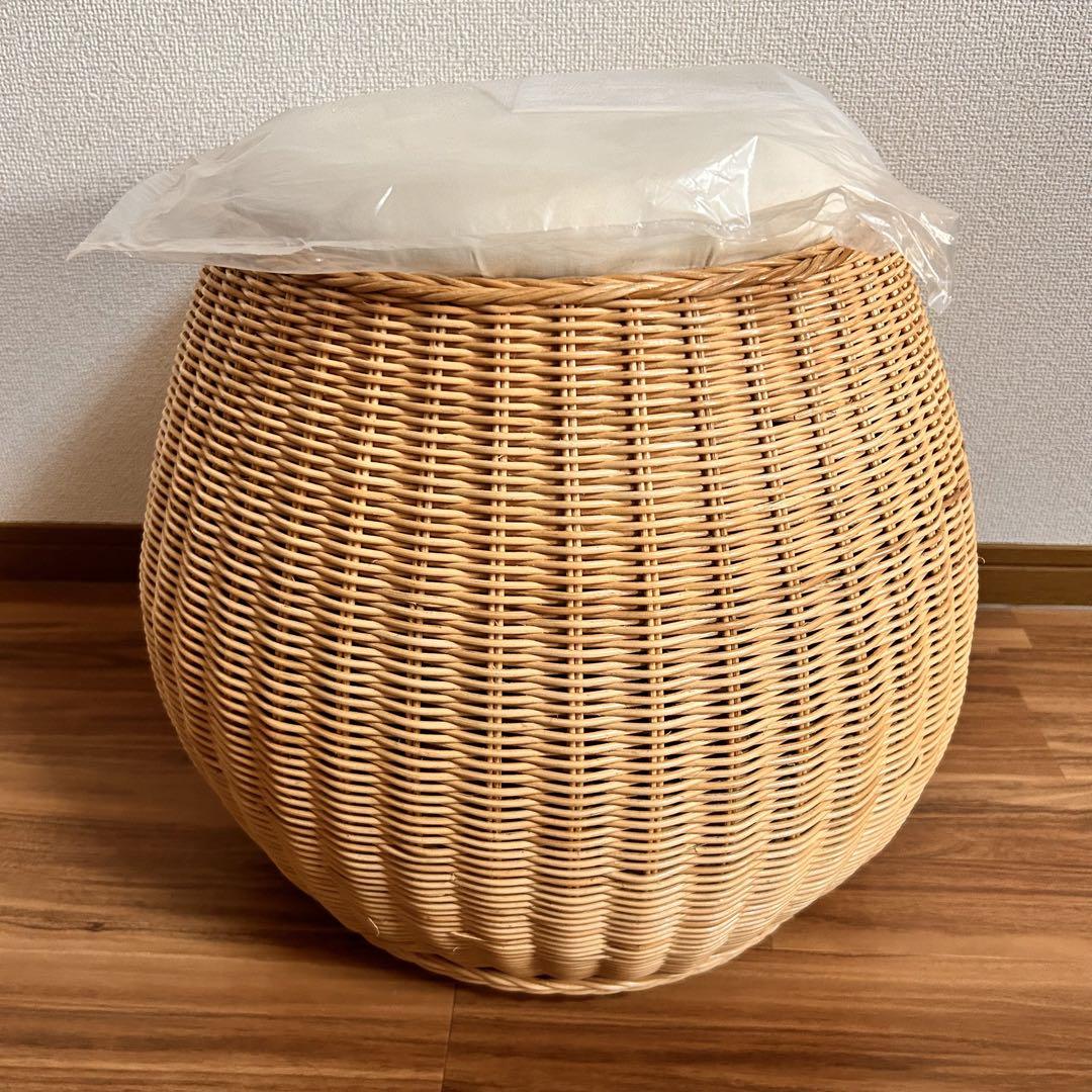 『新品・未使用 』籐製 丸型クッション付きスツール　白クッション　ラタンスツール