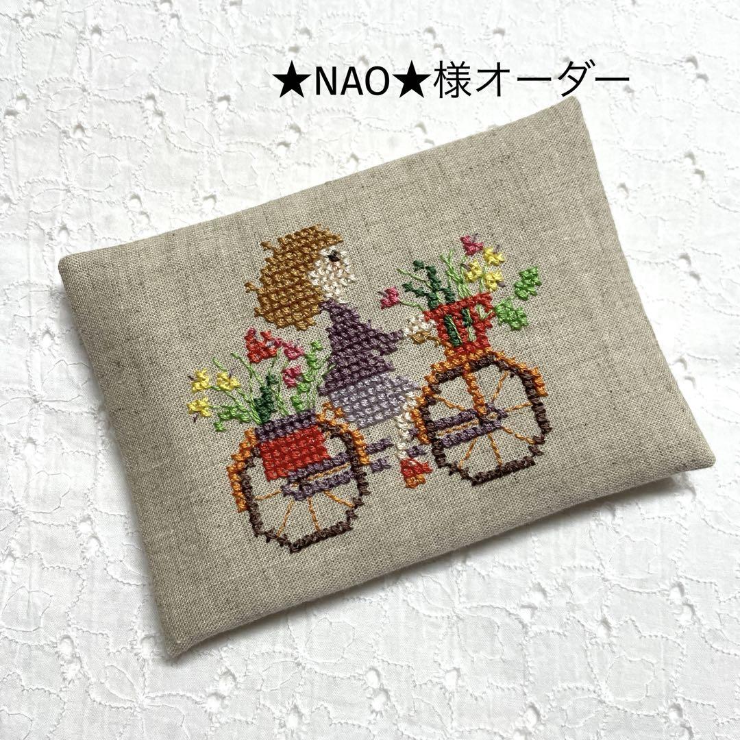 クロスステッチ 完成品 ポケットティッシュケース サモイロフ