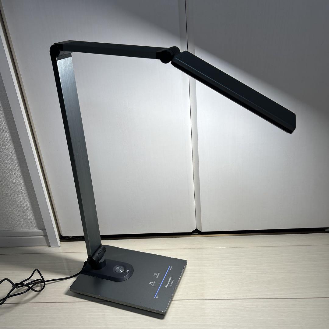 パナソニック　LEDデスクライト SQ-LD560-K 2021年製