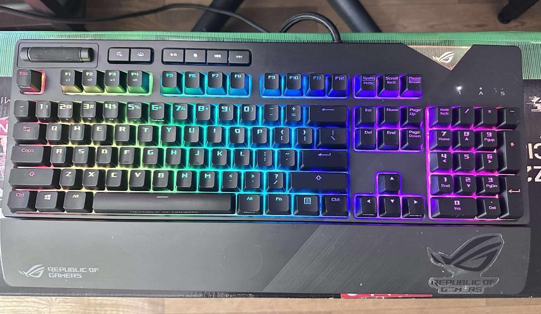 ASUS ROG STRIX FLARE メカニカルキーボード