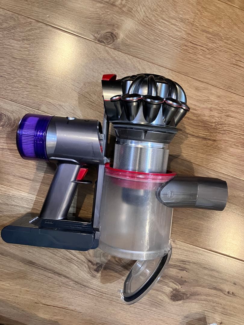 Dyson V8 Slim fluffy 現役稼働中 すぐ使えます。 Dyson V8 Slim fluffy 現役稼働中 すぐ使えます。