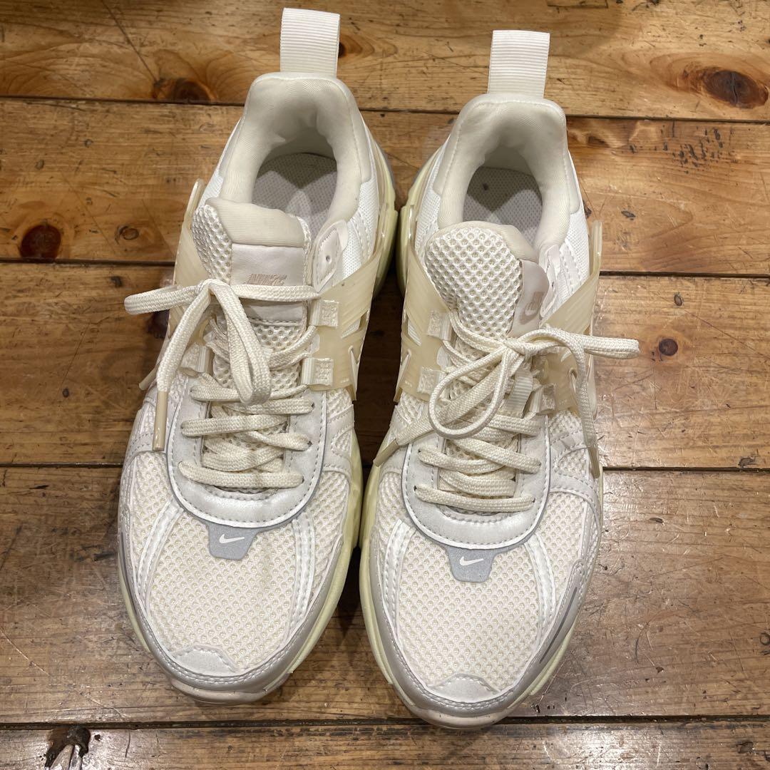 Nike スニーカー ホワイト/ベージュ/グレー　W NIKE V2K RUN