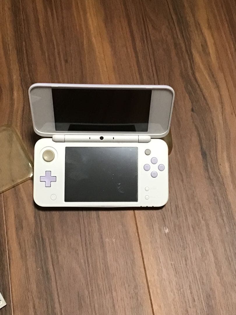 ニンテンドー3DS ホワイト/パープル ゲームカード付き