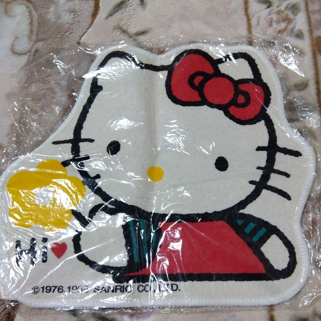 ♡新品♡ ハローキティ　ダイカット　バスマット　玄関マット