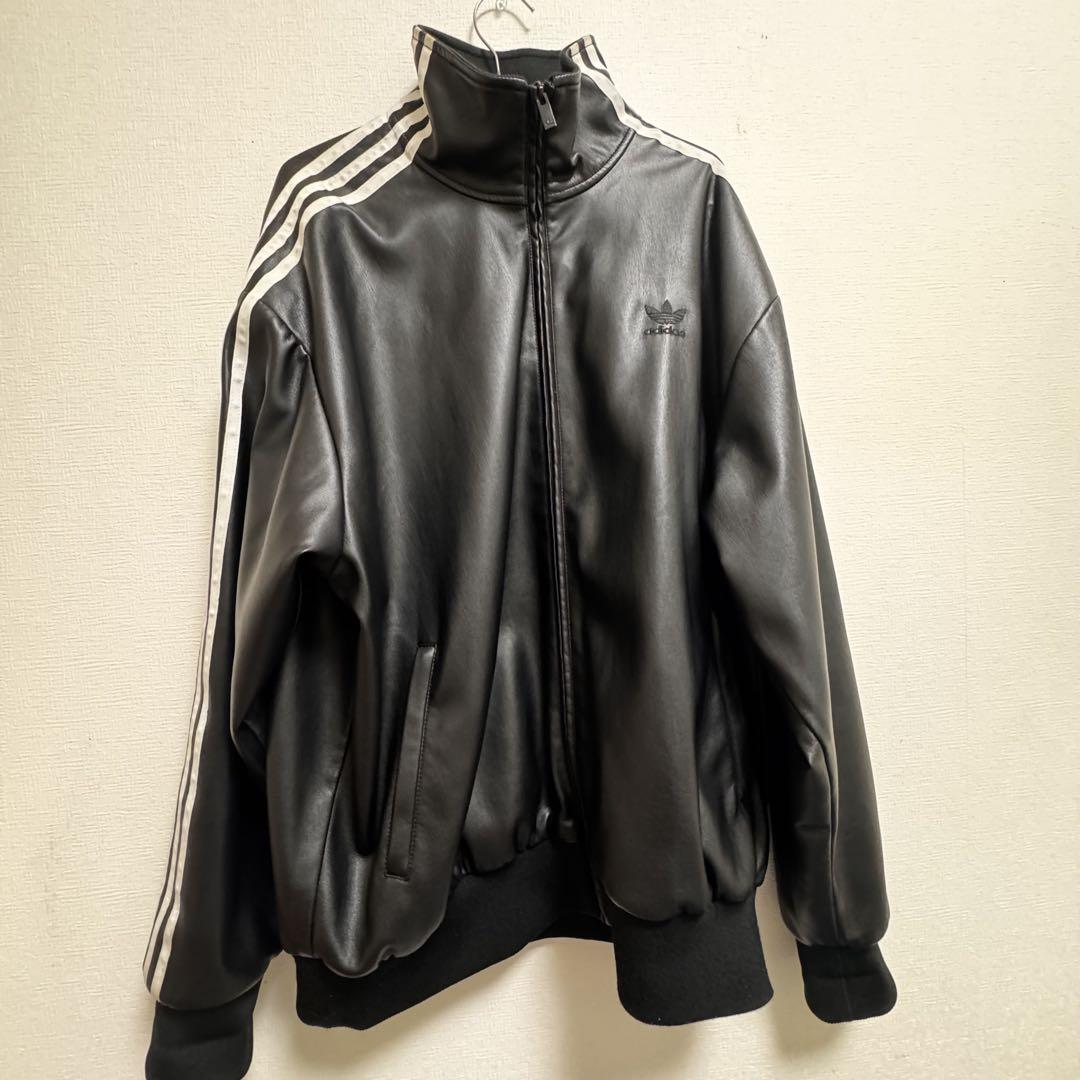 最終値下げadidas フェイクレザージャケット　Sサイズ レディース Adilenium オーバーサイズ フェイクレザージャケット