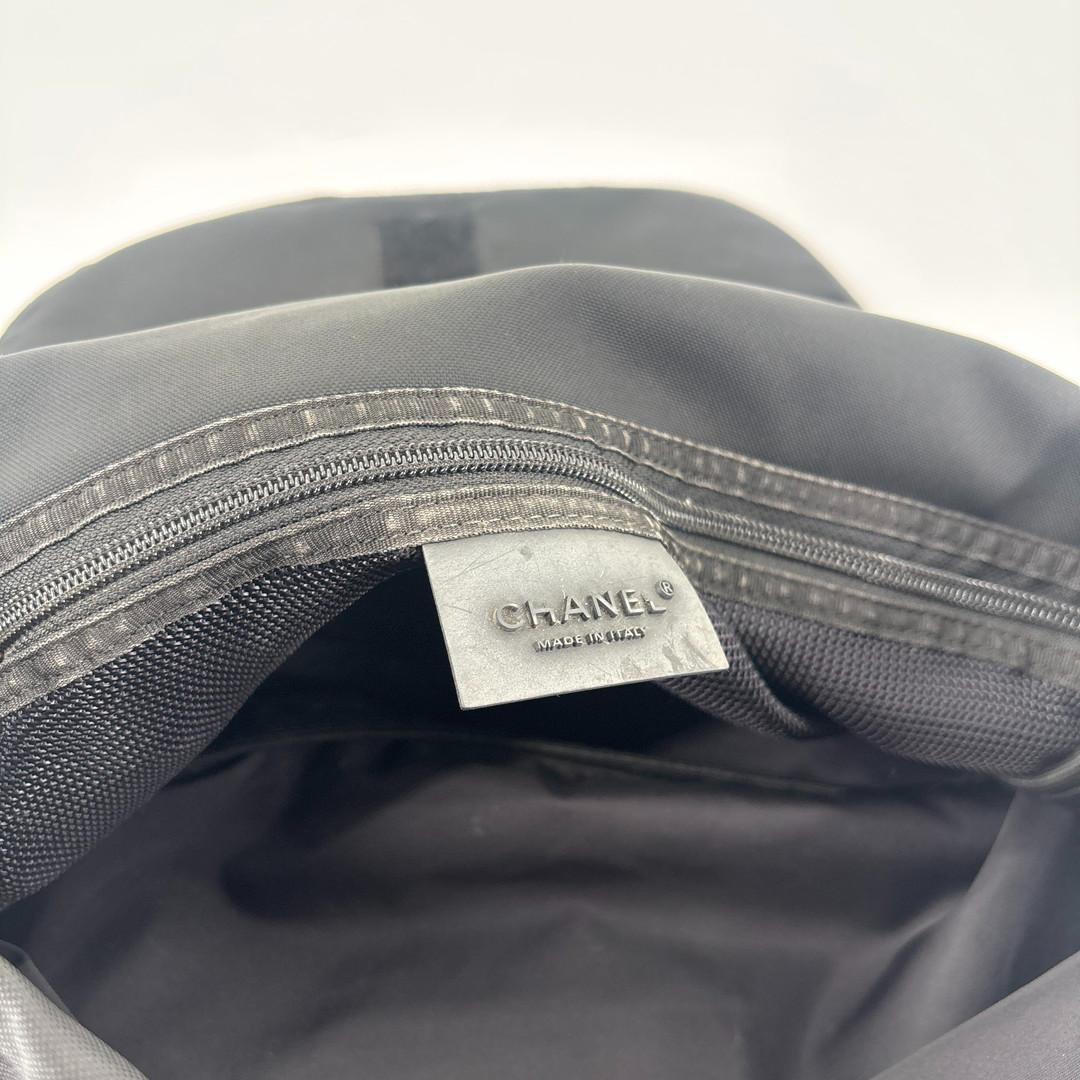 極美品 シャネル ショルダーバッグ 8番台 スポーツライン ココマーク メンズ 極美品 シャネル ショルダーバッグ 8番台 スポーツライン ココマーク メンズ