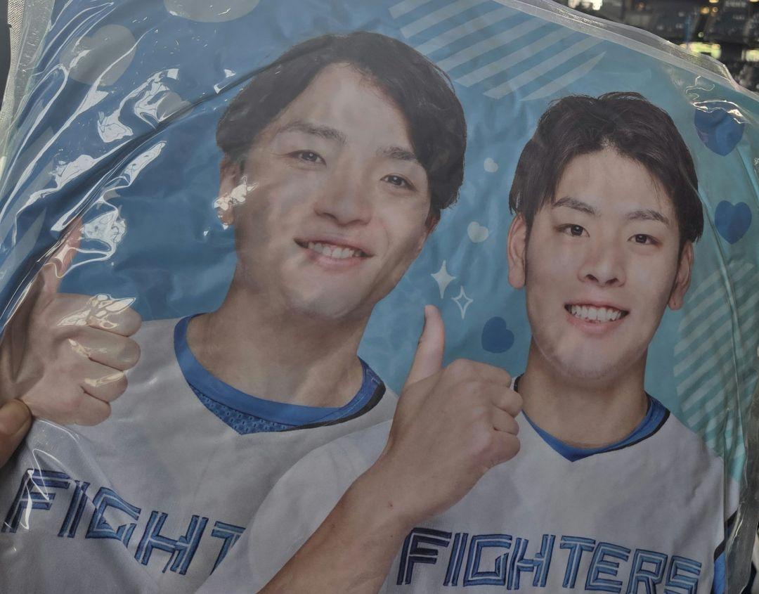 ◾️ファイターズ　推しペアクッション　郡司裕也　野村佑希 ファイターズ 推しペアクッション 郡司裕也 野村佑希 - メルカリ
