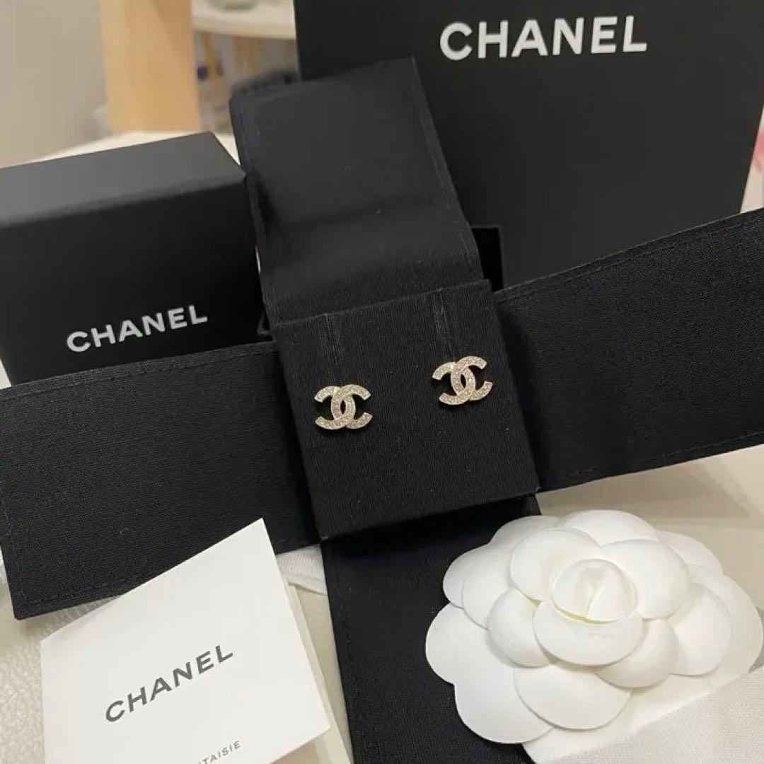 【新品未使用】CHANEL 今季新作　ゴールドピアス
