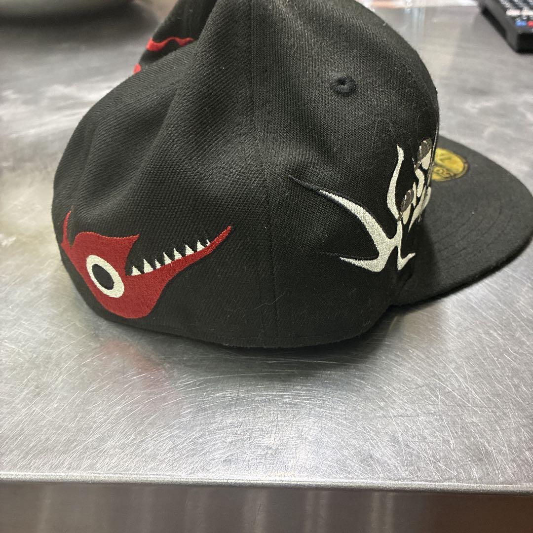 New Era 59FIFTY ブラック/レッド キャップ 7 1/4 岡本太郎