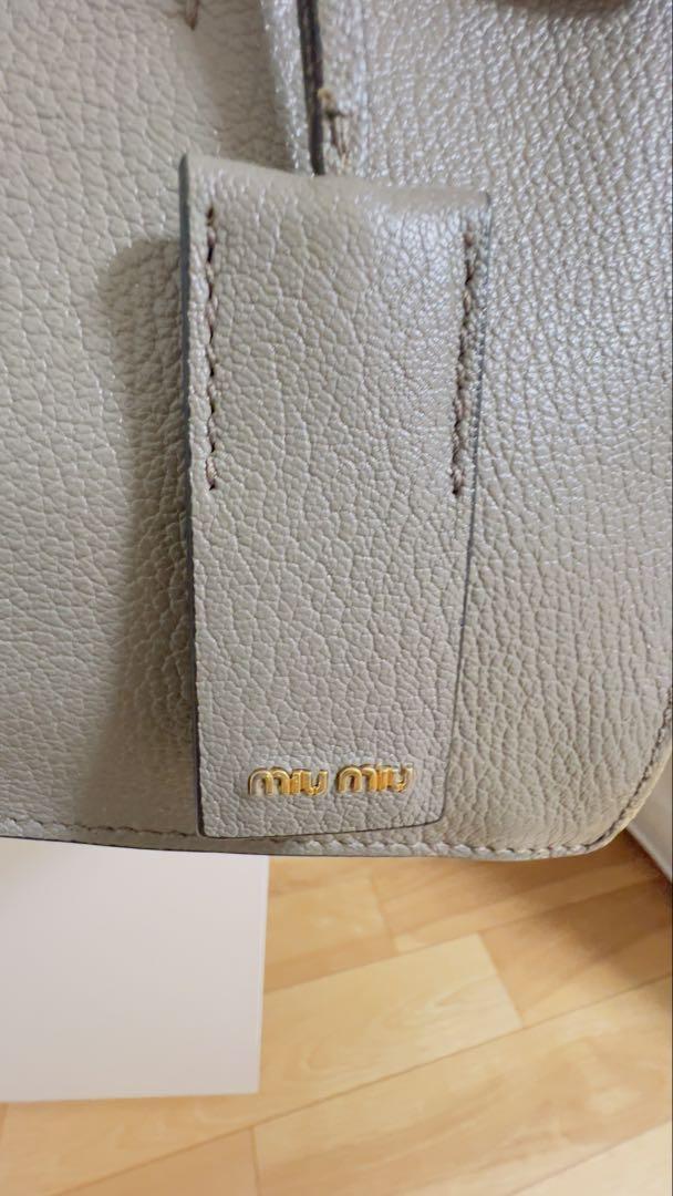 miu miu グレー オレンジ ハンドとシュルダバッグ