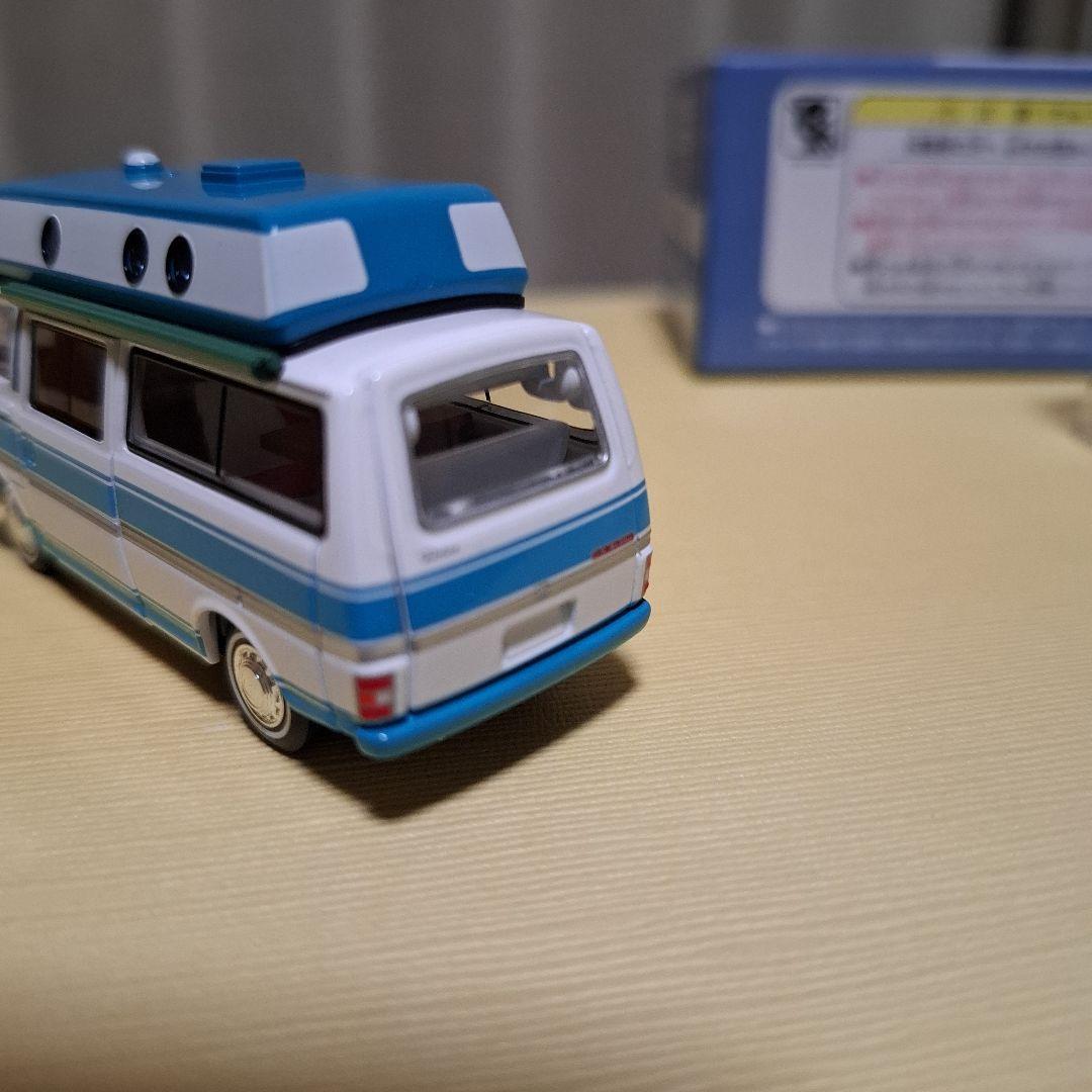 トミカリミテッドヴィンテージネオ日産キャラバンキャンピングカー73年式