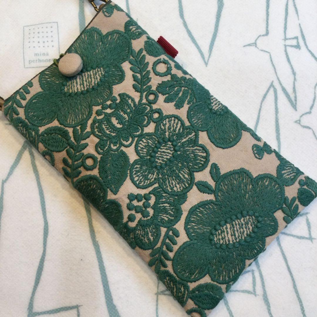 ハンドメイド スマホポシェット ミナペルホネンsmile flower カーキ