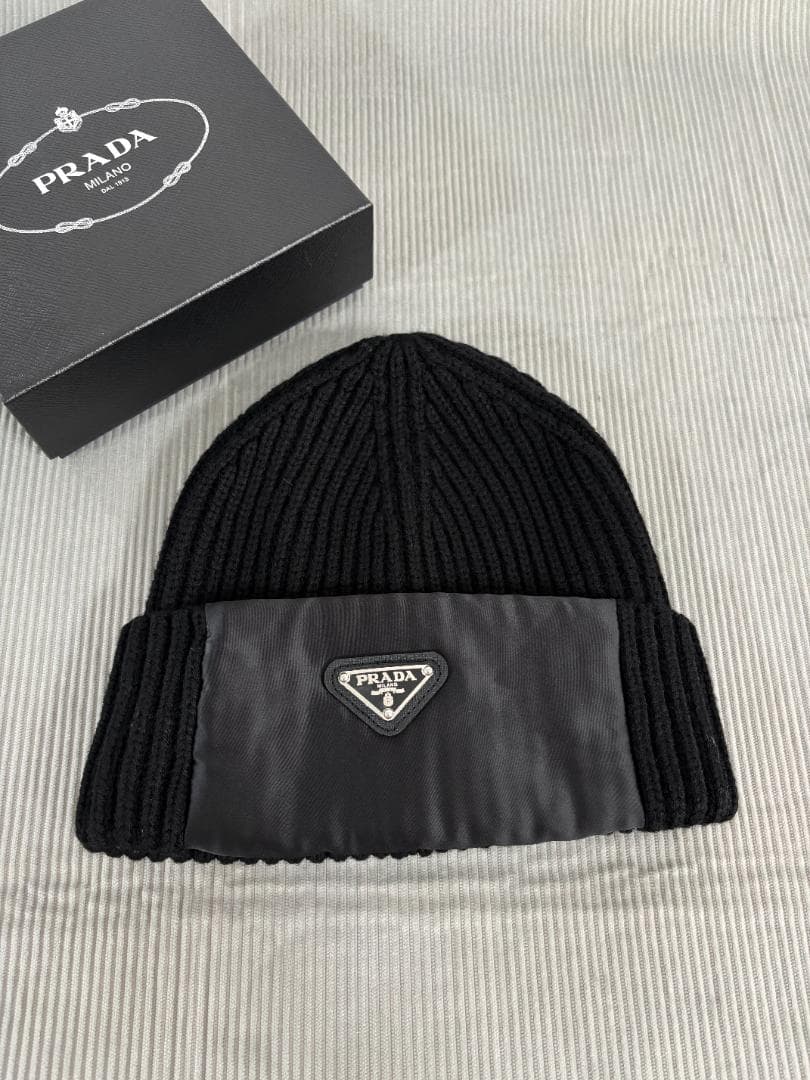 PRADA プラダ ニットキャップ 帽子 ニット帽 ビーニー ブラック