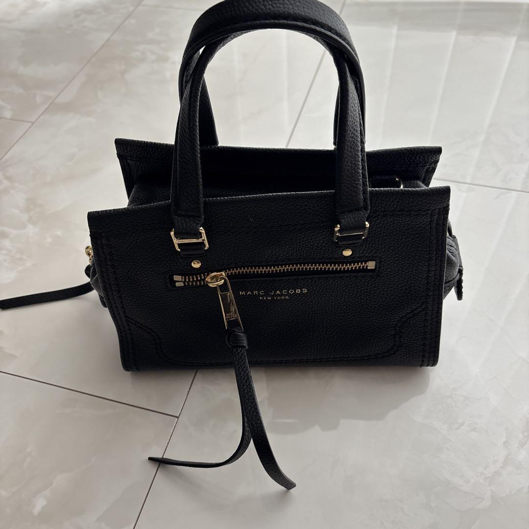 MARC JACOBS ブラックレザー ハンドバッグ