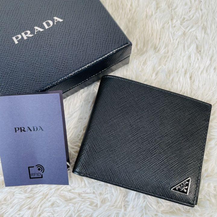 人気大割引 【新品】PRADA 折り財布 札入れ サフィアーノレザー 三角プレート ブラック 折り財布 人気大割引 【新品】PRADA 折り財布 札入れ サフィアーノレザー 三角プレート ブラック 折り財布
