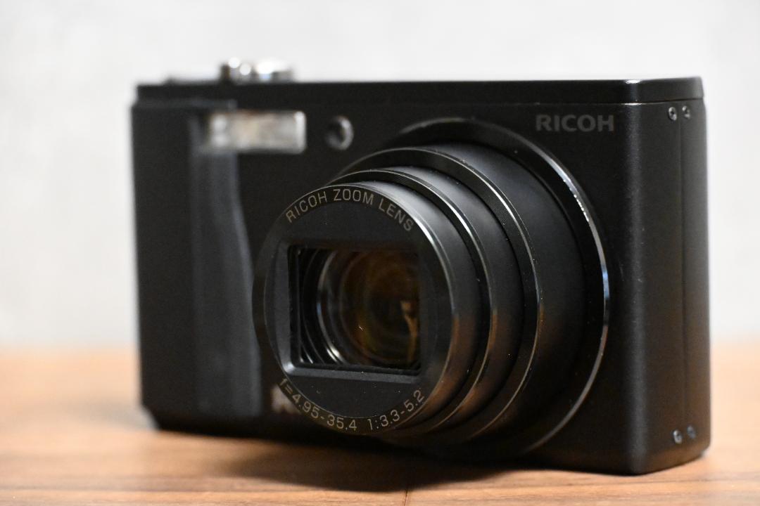 RICOH R10