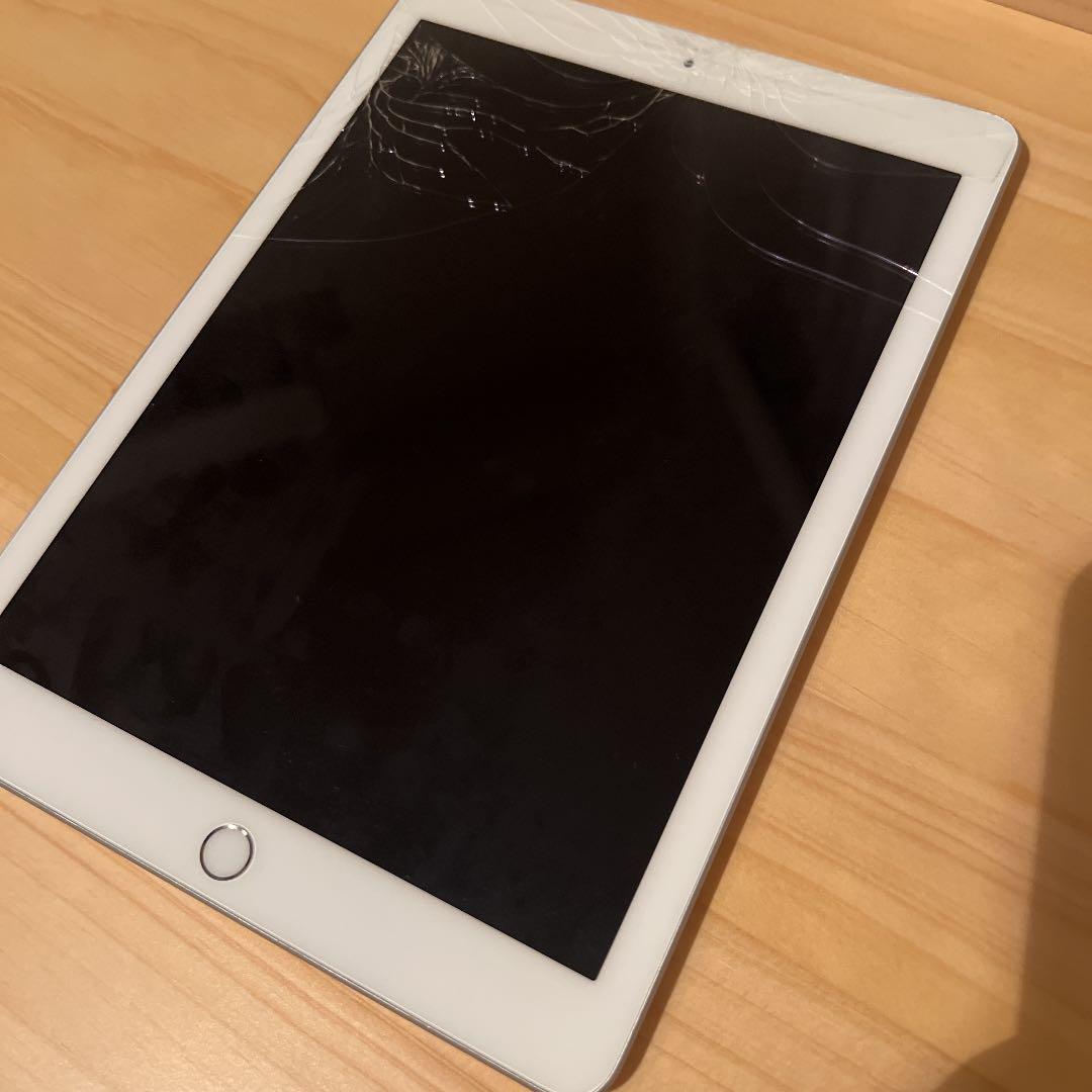 ロック】 docomo版 iPad(第5世代) Wi-Fi + Cellularの通販 by