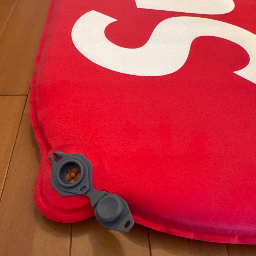 Supreme インフレータブルアウトドアベンチ レッド Supreme インフレータブルアウトドアベンチ レッド - メルカリ