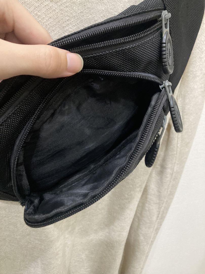 【希少】OAKLEY　オークリー　ショルダーバッグ　ビジネスバッグ　メタルロゴ OAKLEY オークリー ショルダーバッグ 1.5L メンズ レディース