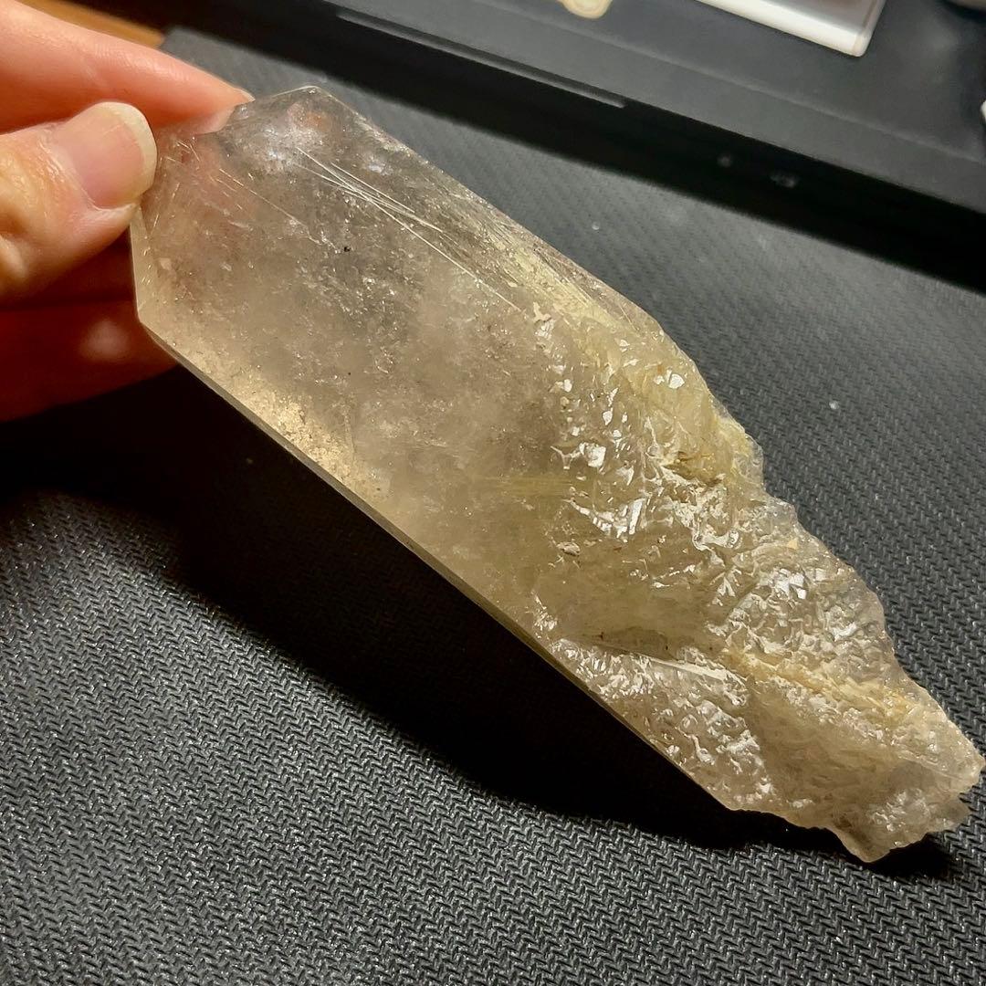 ゴールド針ルチル 六角柱♥に近い