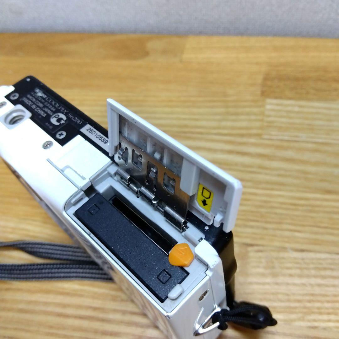 ジャンク品　Nikon COOLPIX ホワイト 10倍ズーム