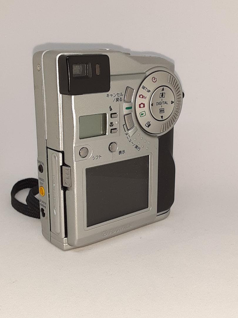 【希少品】FUJIFILM FinePix 2700 コンパクトデジタルカメラ