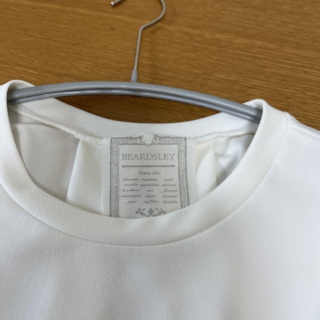 美品 ビアズリーラウンドヘムT