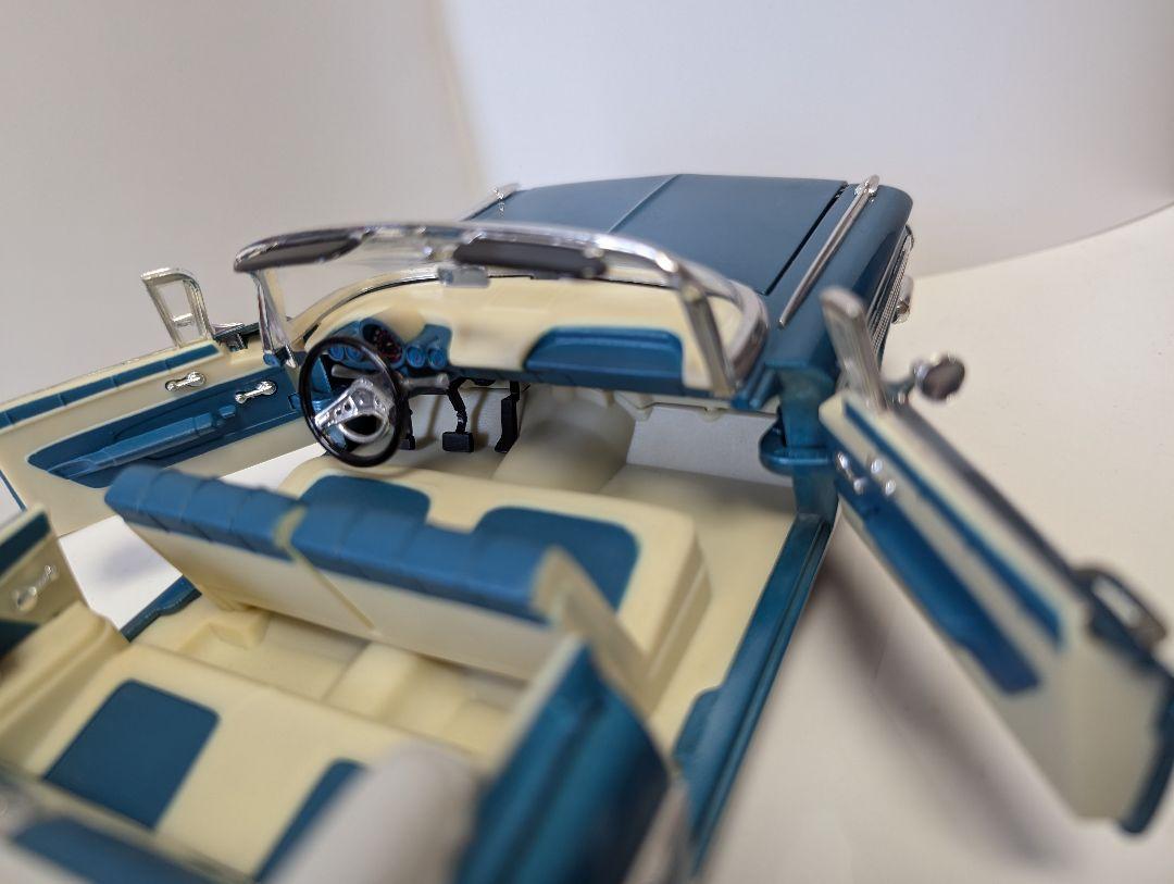 ミニカー RoadSignature 1/18 1959 CHEVROLET IMPALA