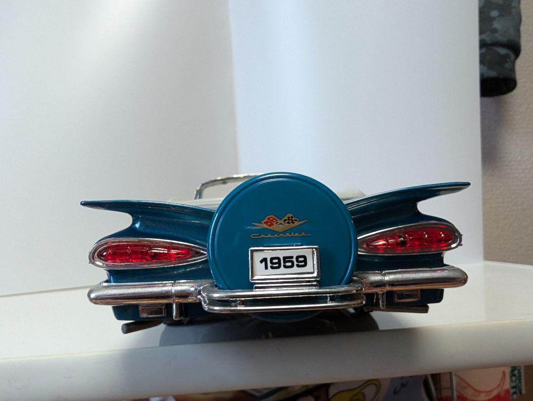 ミニカー RoadSignature 1/18 1959 CHEVROLET IMPALA